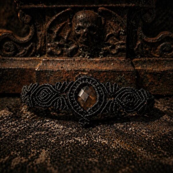 Bracelet goth en macramé noir et pierre de quartz fumé, pièce artisanale unique