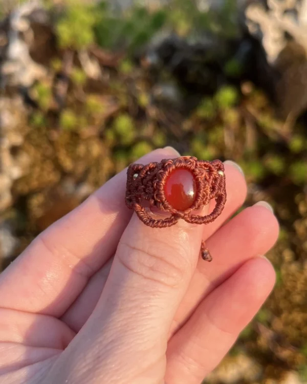 bague onyx rouge macramé