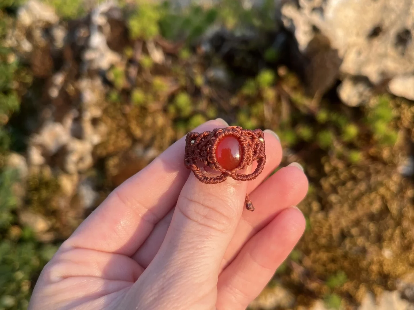 bague onyx rouge macramé