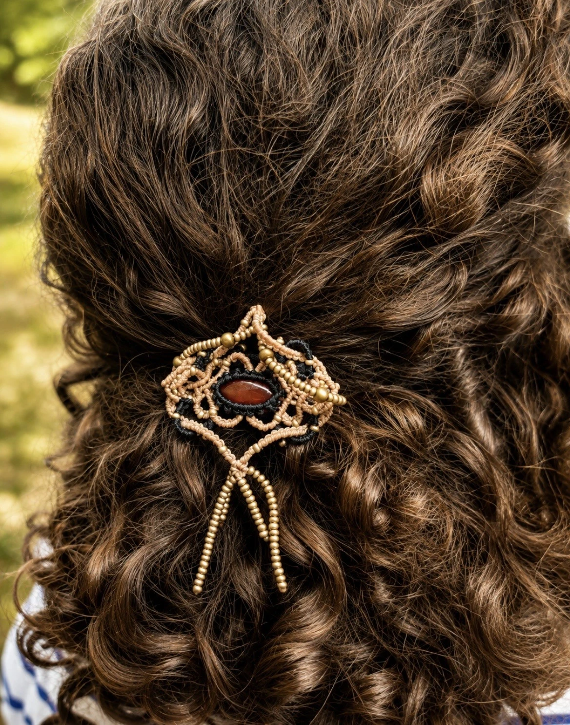 bijou de cheveux en macramé onyx rouge