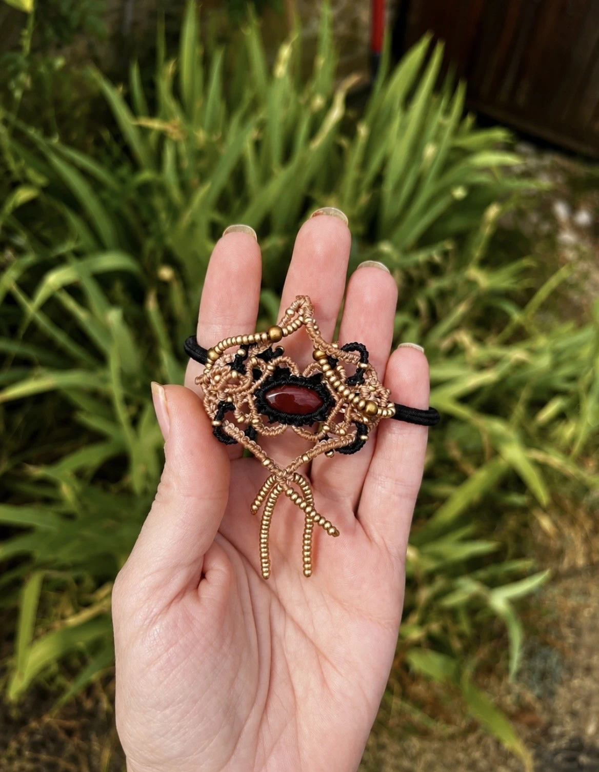 bijou de cheveux macramé et onyx artisanal